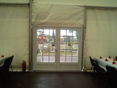 Festzelteingangstür